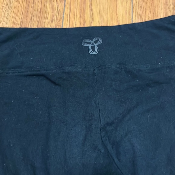 Aritzia TNA black leggings - Picture 2 of 3